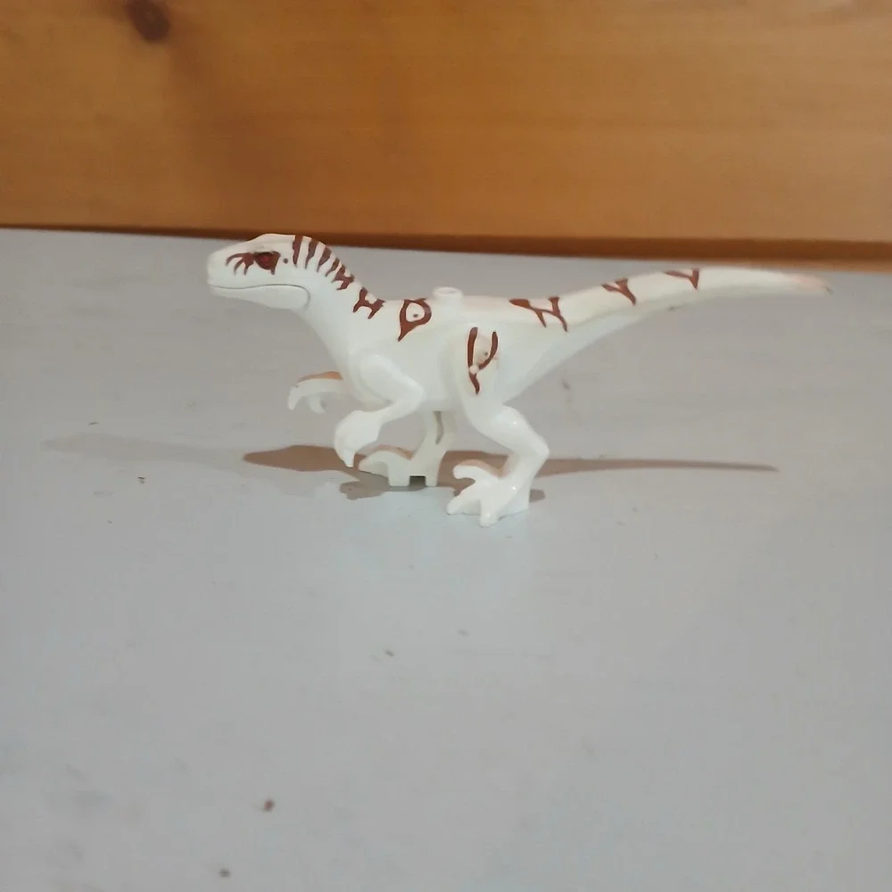 ATROCIRAPTOR ~ (White) Jurassic World 4 Dinosaur Lego Bricks ~ Figure‎